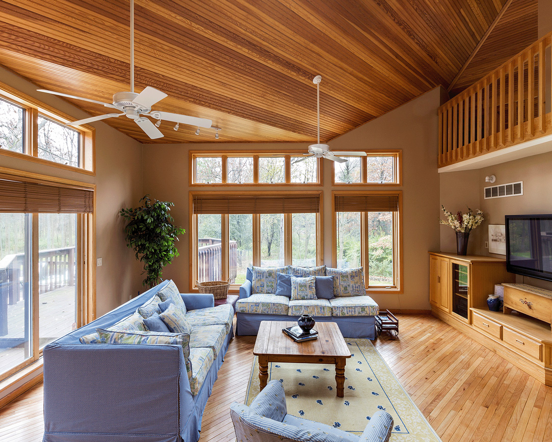 54679-hardwood-floor-and-ceilings-in-living-room-2025-04-03-20-32-22-utc-1